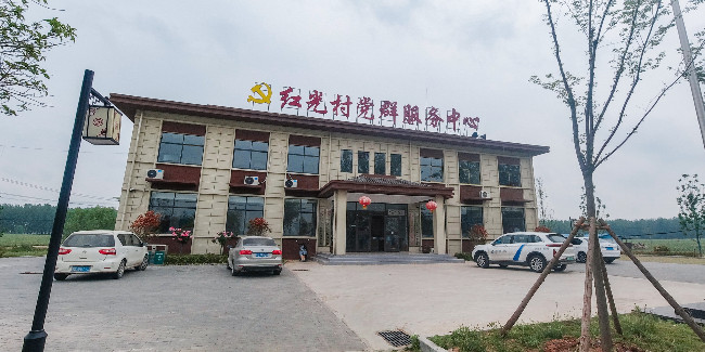 精神堡壘廠家：城市道路路燈燈桿燈箱廣告牌樣式造型多樣，