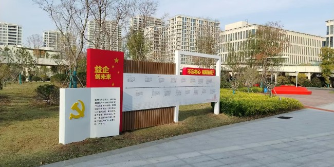 精神堡壘生產(chǎn)廠家：景區(qū)標(biāo)識標(biāo)牌制作使用什么樣材質(zhì)才是最好的？